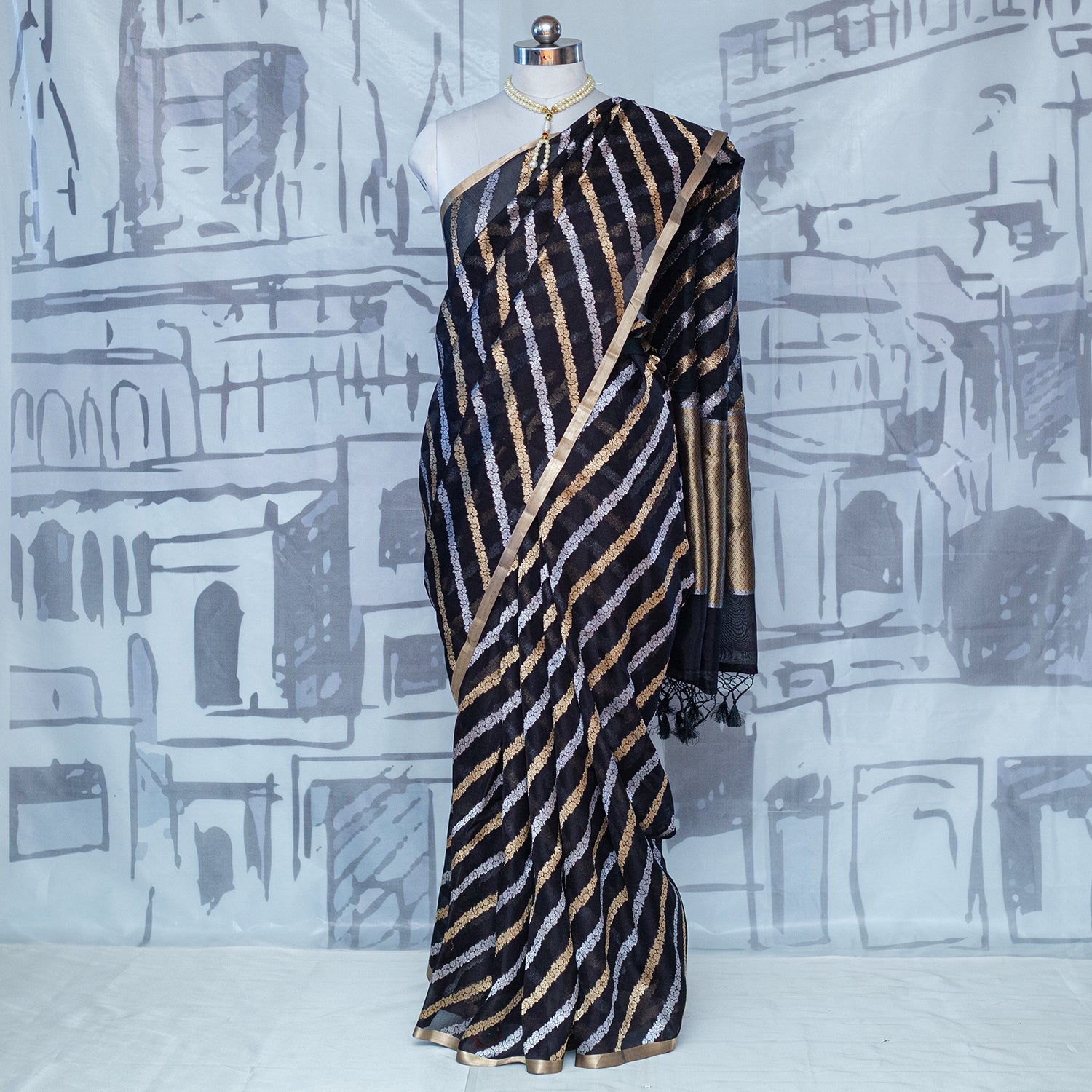 Black Pure Organza Handloom Banarasi Saree - Banarasiya